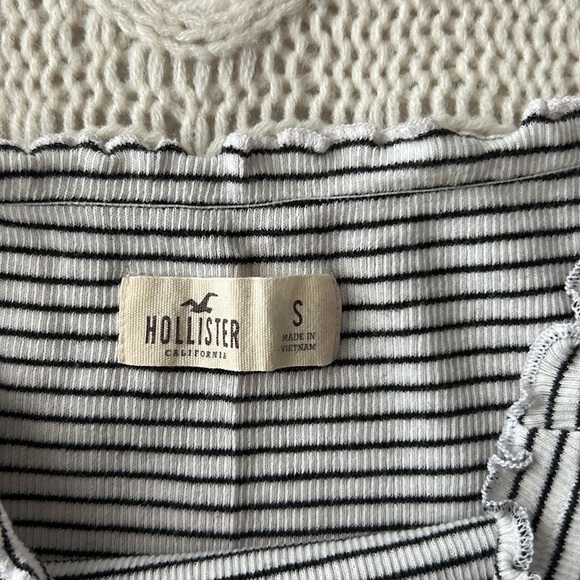 Hollister Basic Striped T-Shirt - Picture 3 of 3